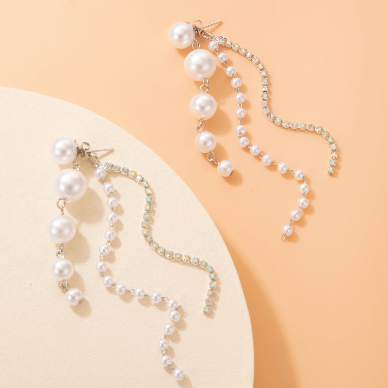 Mode Perle Strass Kette Perlen Geometrische Legierung Ohrringe display picture 5