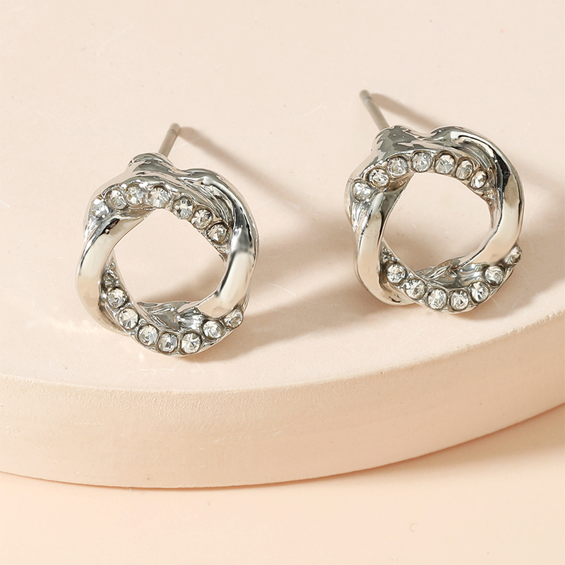 Fashion Elegant Rhinestone Inlaid Geometric
twist Stud Earrings display picture 2