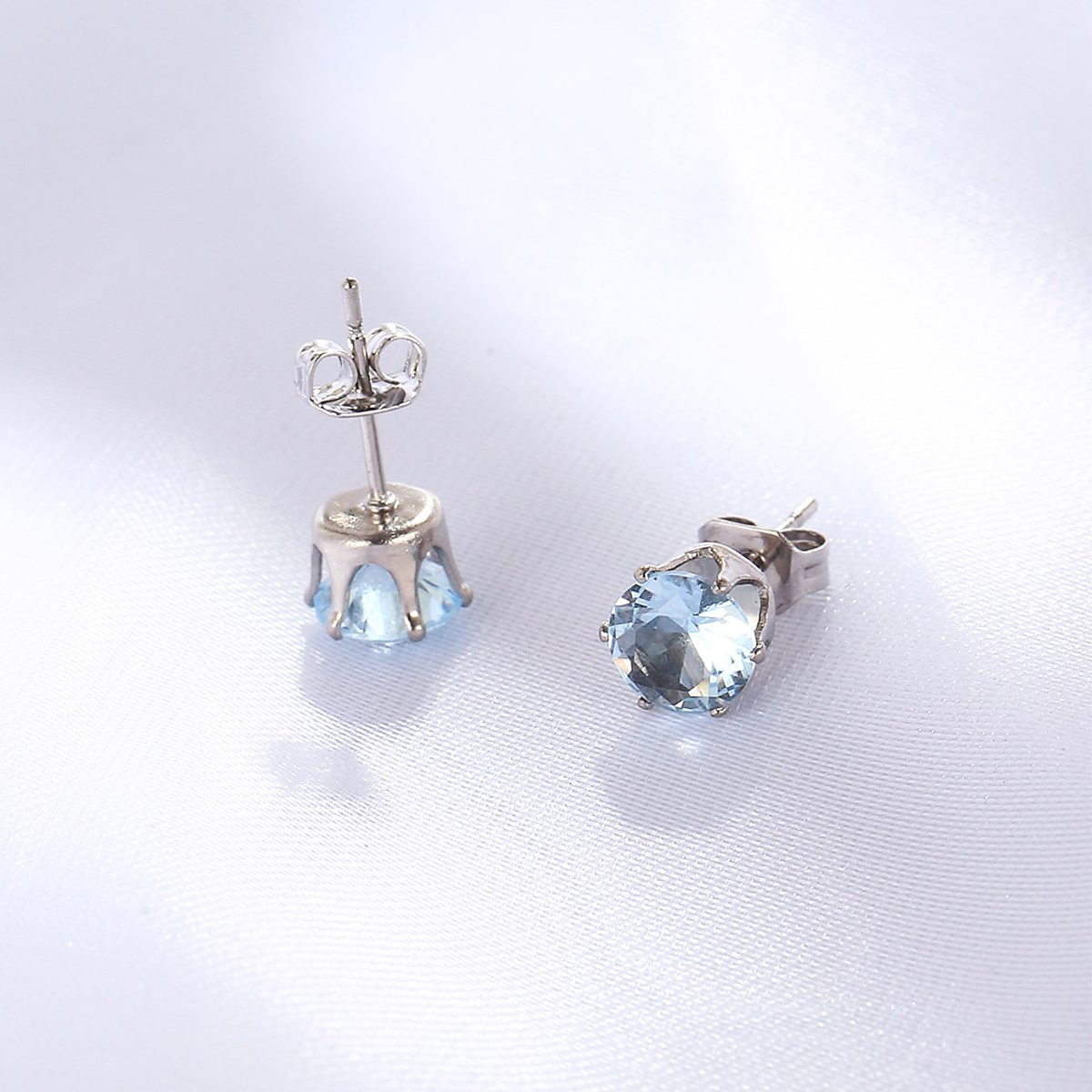 Fashion Small Simple Copper Plating 18k White Gold Color Inlaid Zircon Earrings display picture 3