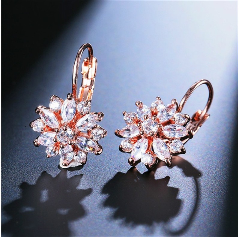 Fashion Simple Geometric Chrysanthemum Inlaid Diamond Alloy Ear Clip Earrings display picture 2
