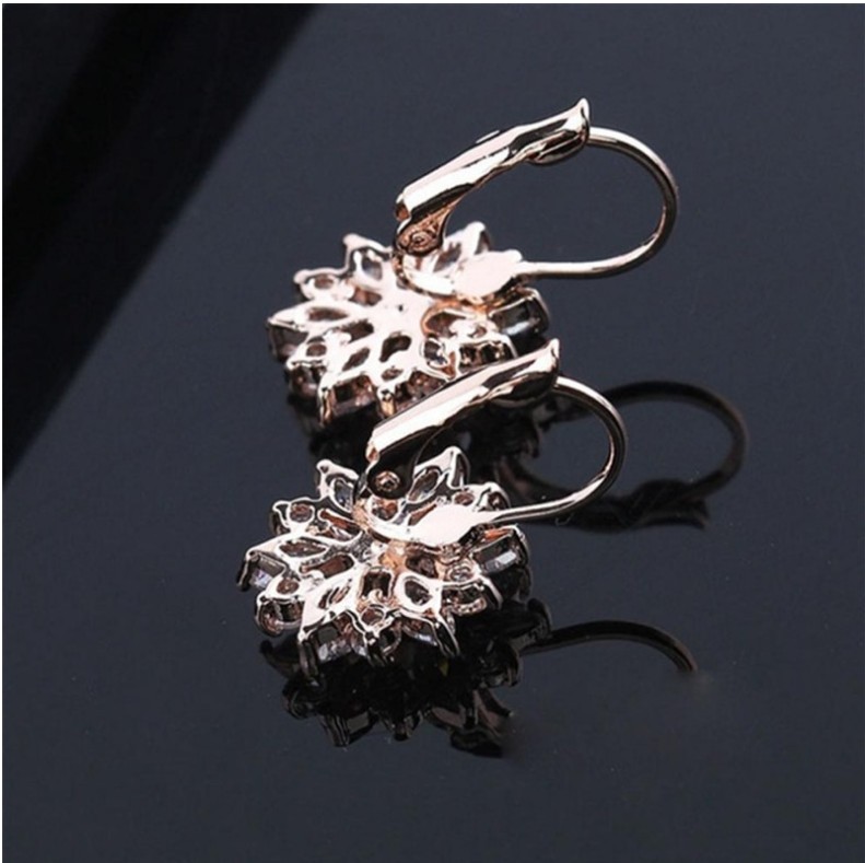 Fashion Simple Geometric Chrysanthemum Inlaid Diamond Alloy Ear Clip Earrings display picture 6