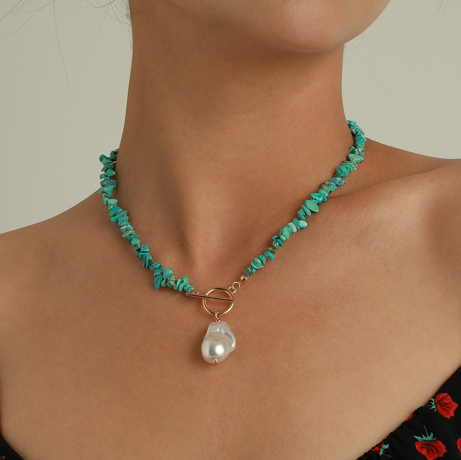 Elegant Simple Large Shaped Pearl Pendant Ot Buckle Green Turquoise Chain Necklace display picture 1