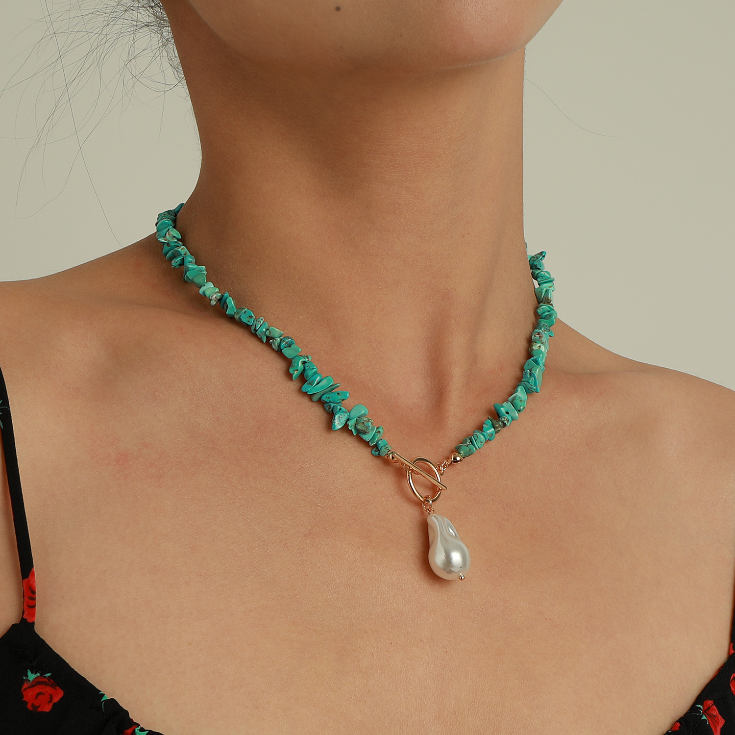 Elegante Einfache Große Geformte Perle Anhänger Ot Schnalle Grün Türkis Kette Halskette display picture 2