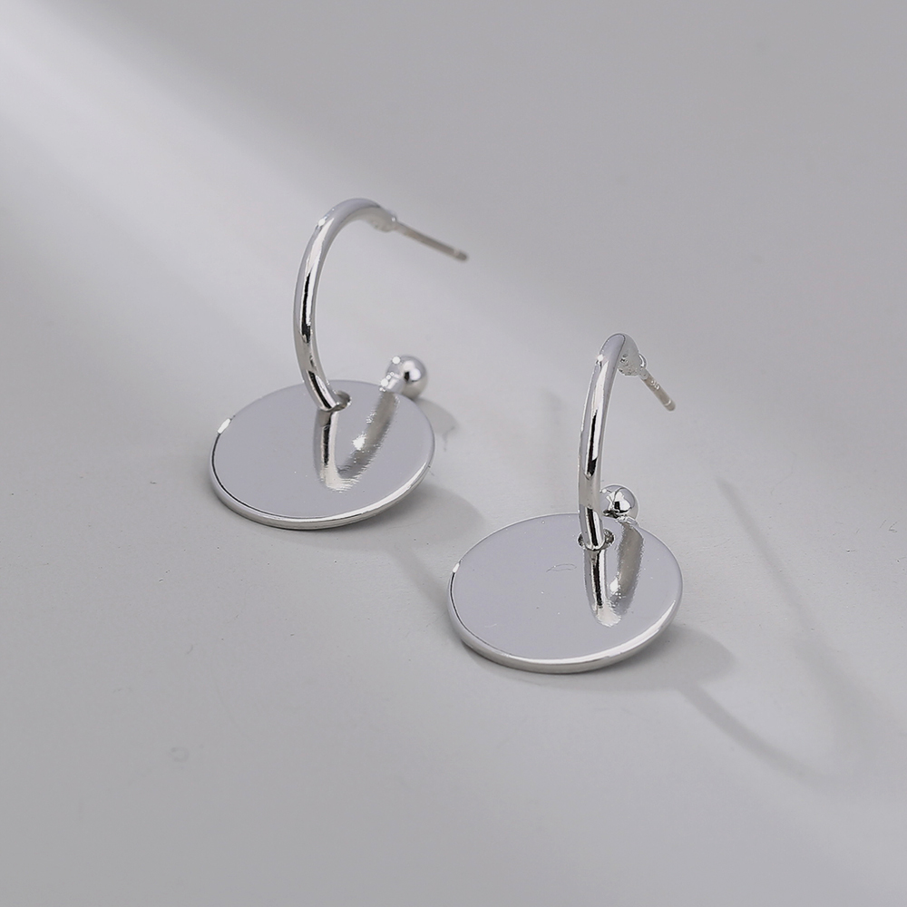 Mode Einfachen Metall Wafer S925 C-förmigen Silber Ohrringe display picture 3