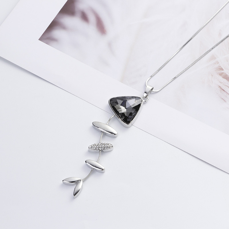 Fashion Creative Rhinestone Crystal Inlaid Fishbone Alloy Necklace display picture 2