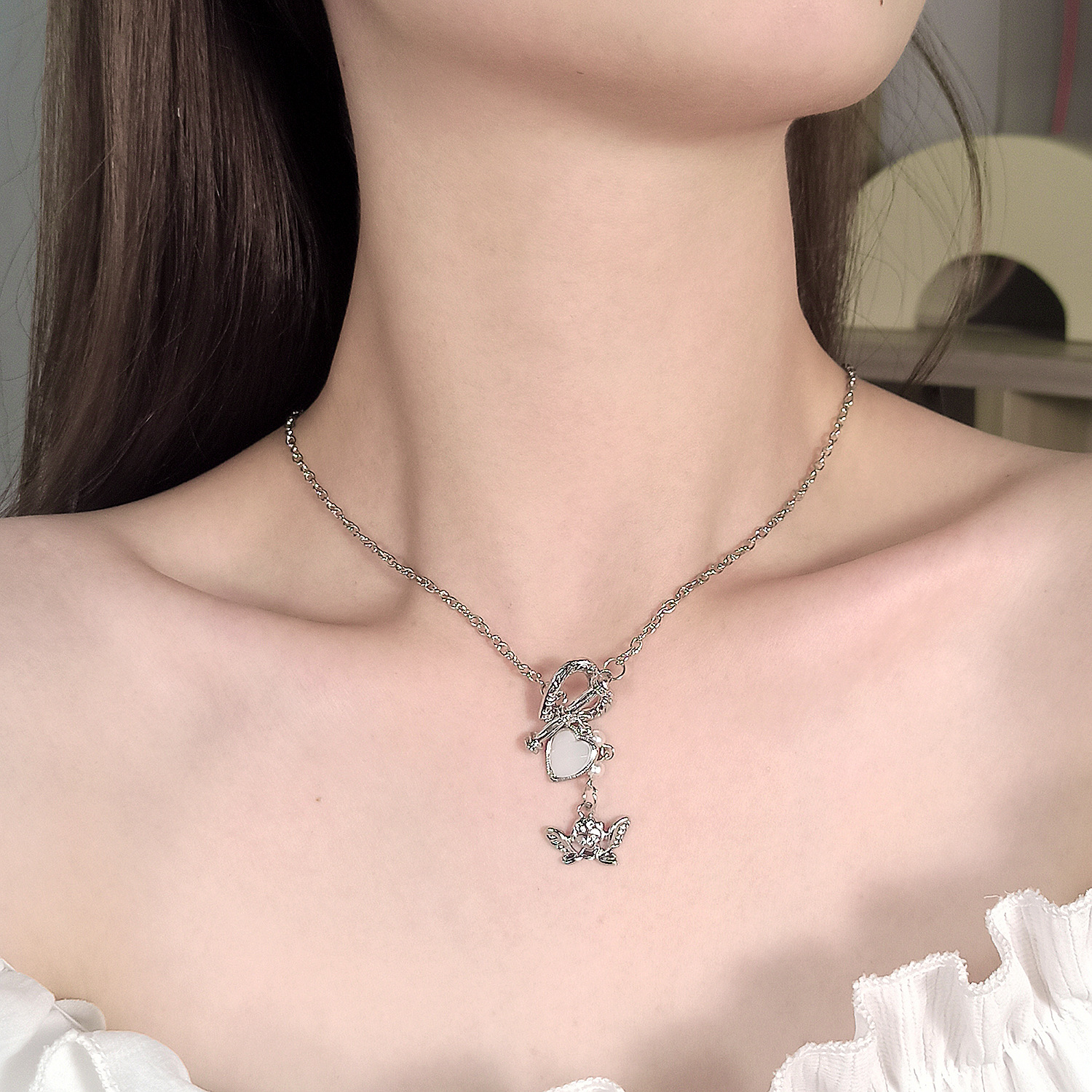 Fashion Retro Style Heart Shape Angel Pendant Necklace Clavicle Chain display picture 1