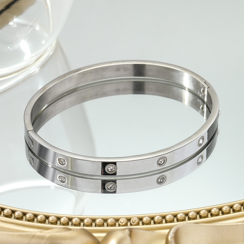 Fashion Simple Polished O-shaped Stainless Steel Rhinestone Inlaid Bracelet display picture 1