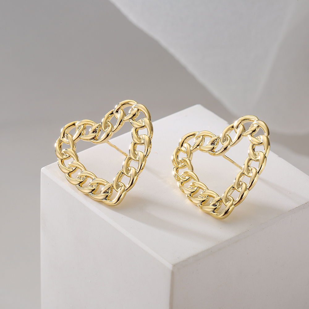 New Style Hollow Chain Heart Shape Copper 18k Gold Plating Stud Earrings display picture 3