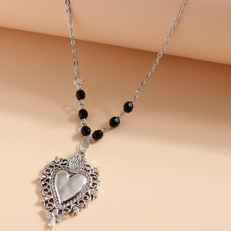 Fashion Ornament Retro Geometric Heart Shaped Pendant Necklace display picture 2