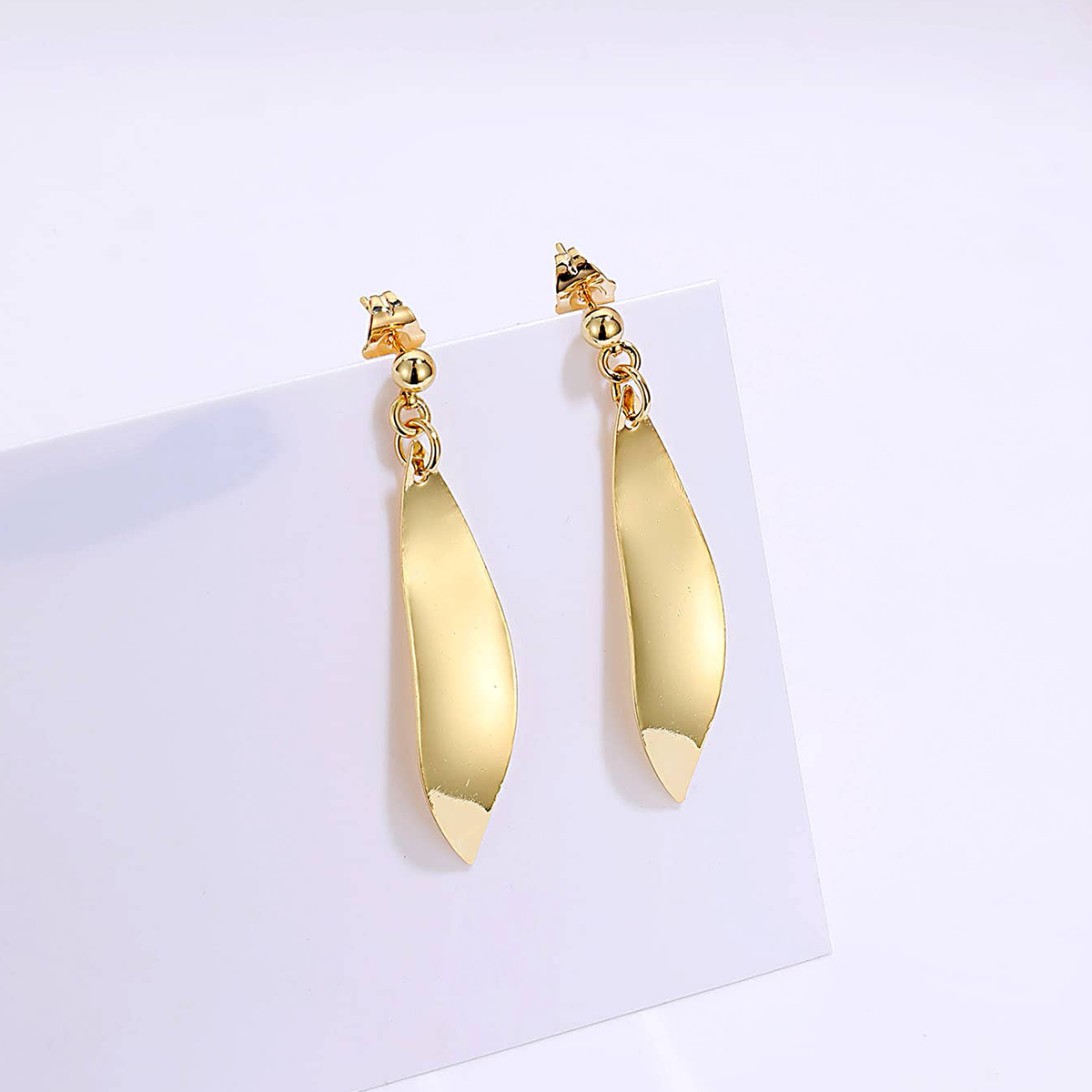 Fashion Simple Leaf Shape Electroplated 18k Gold Copper Earrings display picture 3