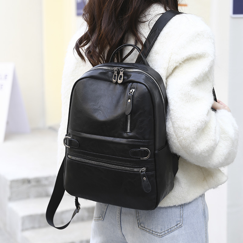 Women's 2022 New Urban Simple Soft Leather Backpack Large Capacity Student Schoolbag display picture 3
