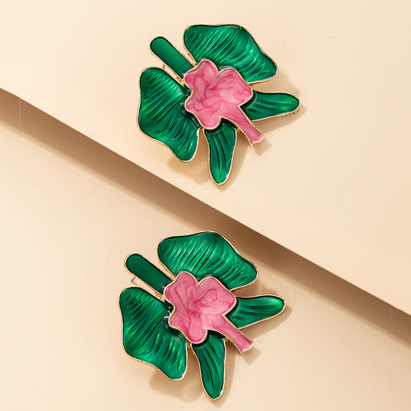 Mode Einfache Retro Geometrische Grün Emaille Blume Legierung Ohrringe display picture 1