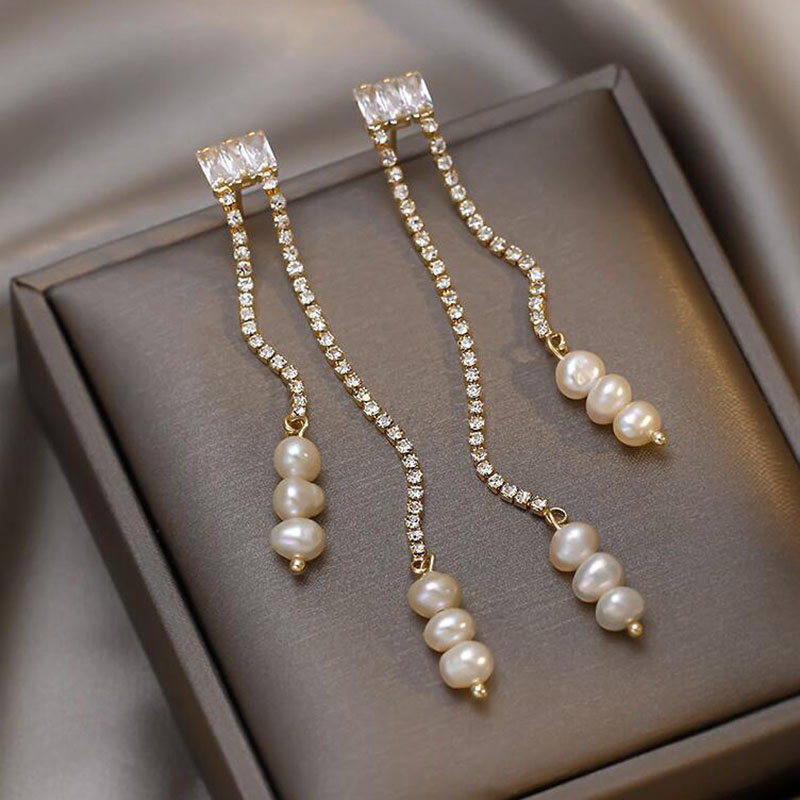 New Fashion Delicate Long Pearl Rhinestone Inlaid Tassel Earrings display picture 1