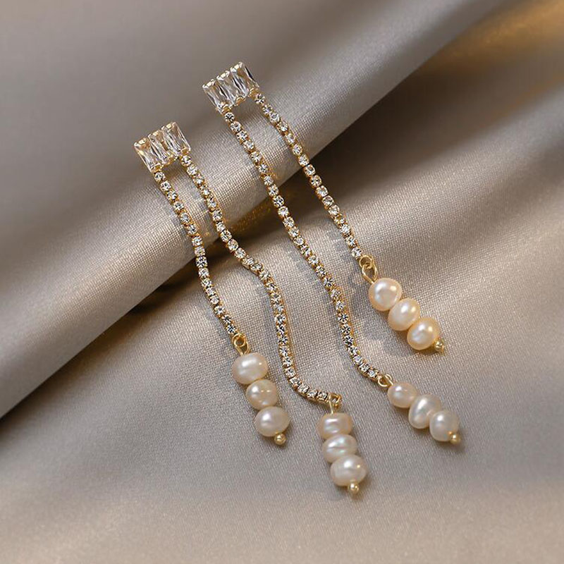 New Fashion Delicate Long Pearl Rhinestone Inlaid Tassel Earrings display picture 2
