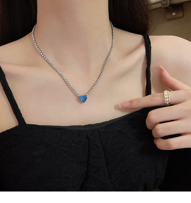 Simple Sapphire Heart Shape Pendant Clavicle Chain Necklace display picture 1