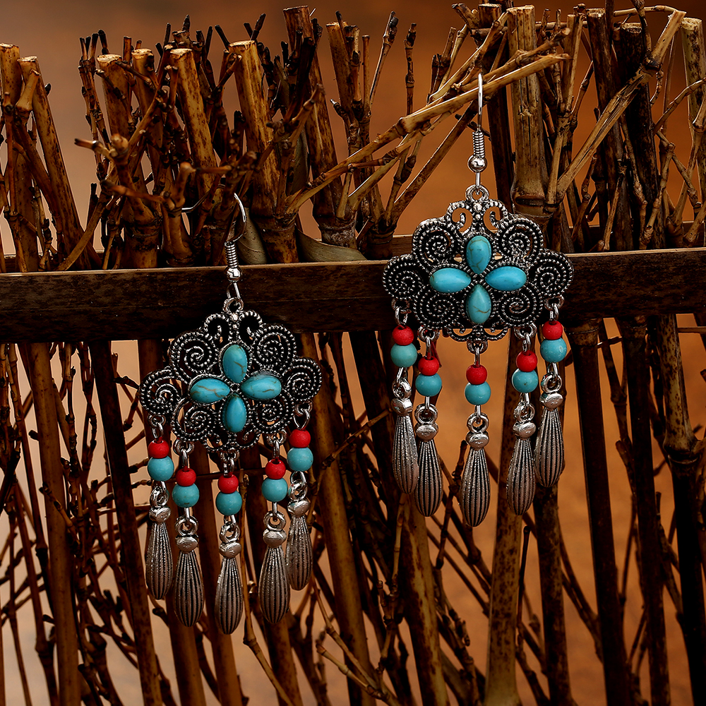 Retro Fashion Bohemian Tassel Women Simple Leaves Long Ethnic Style Alloy Earrings display picture 6