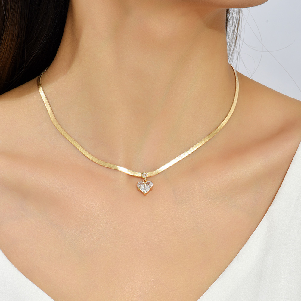 Simple Fashion Zircon Heart-shaped Pendant Pearl Snake Bones Alloy Necklace display picture 1