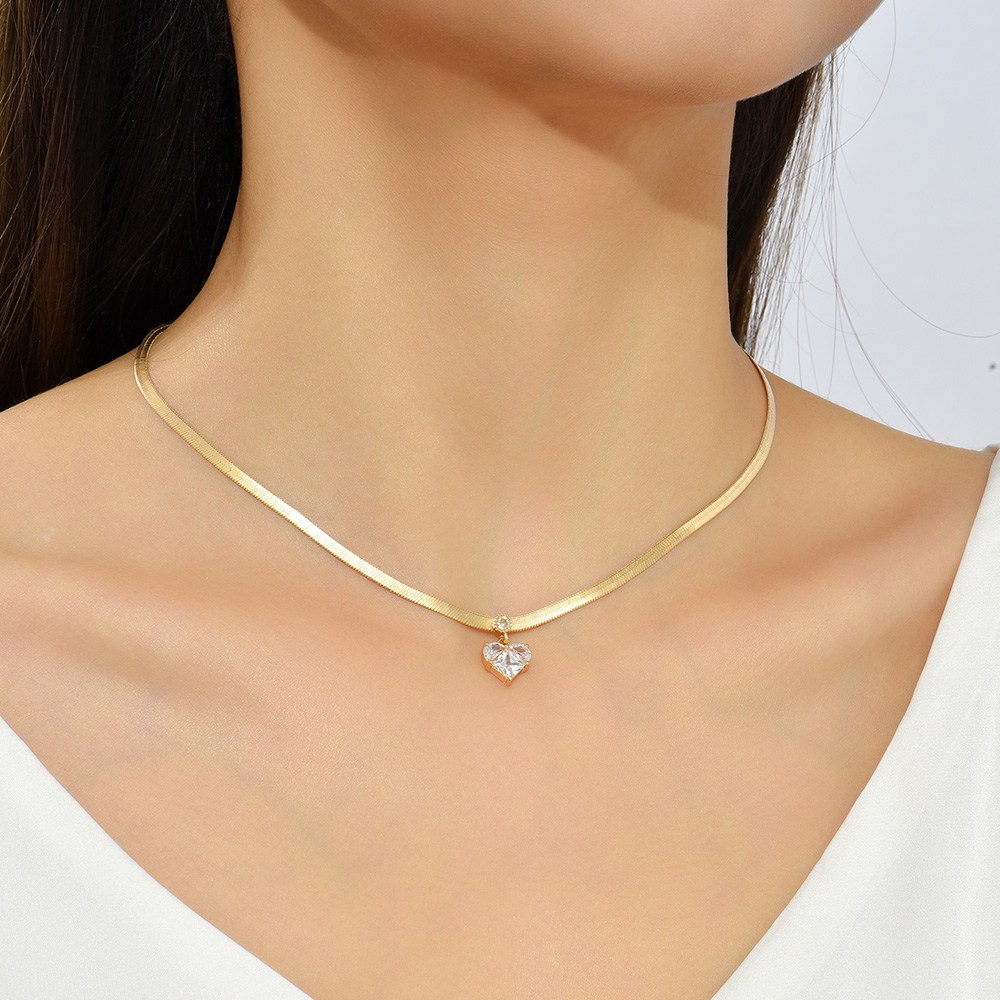 Simple Fashion Zircon Heart-shaped Pendant Pearl Snake Bones Alloy Necklace display picture 2