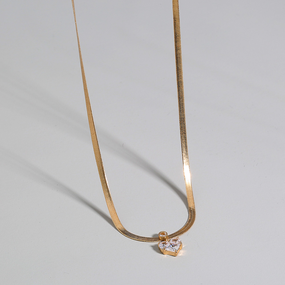 Simple Mode Zircon Coeur-en Forme De Pendentif Perle Serpent Os Alliage Collier display picture 6