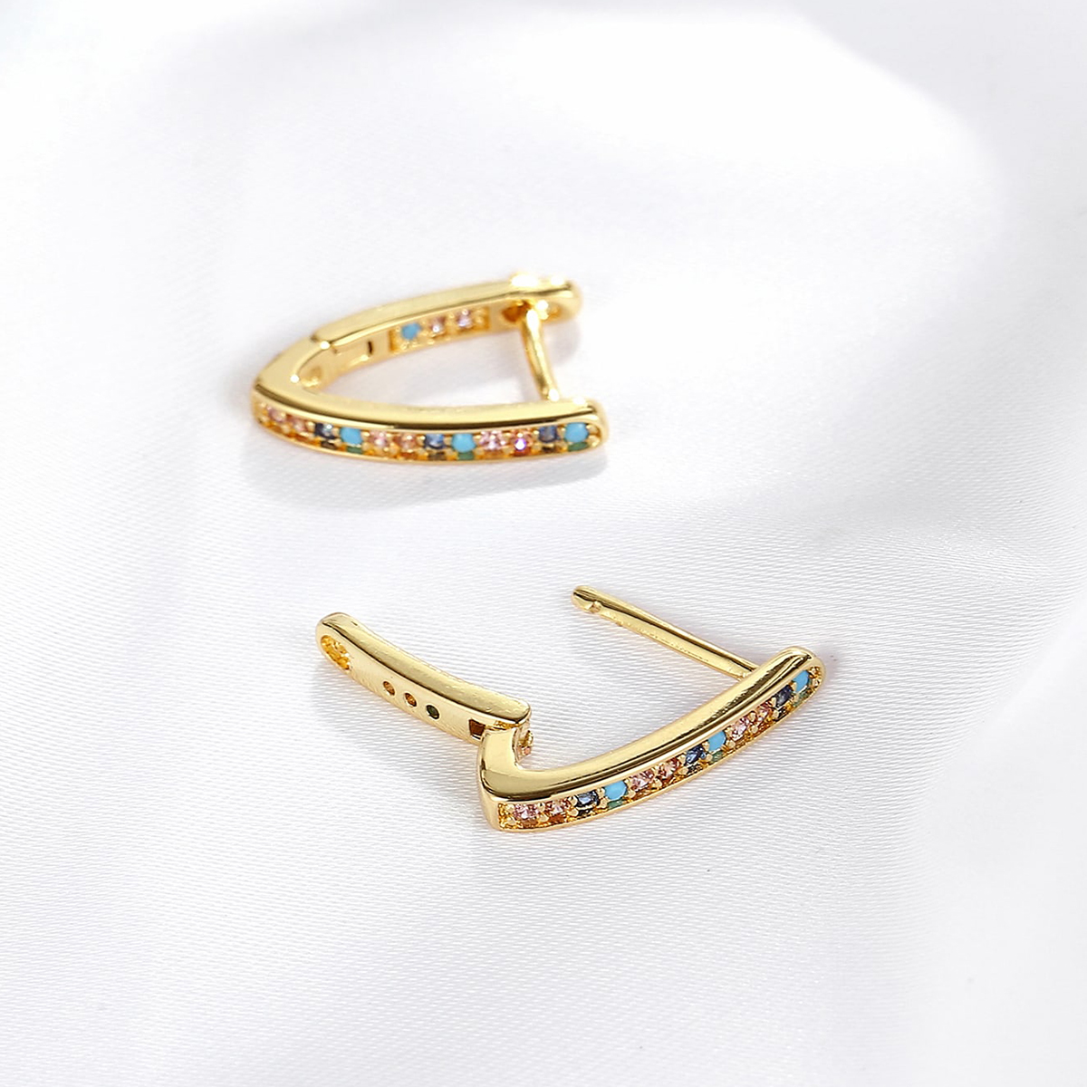 Fashion Simple Copper Electroplated 18k Gold Color Zircon V-shaped Earrings display picture 3