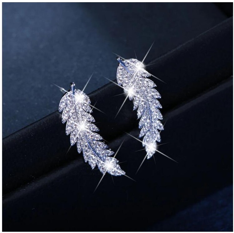 Fashion Micro Inlaid Zircon Diamond Leaf Shaped Alloy Ear Stud Earrings display picture 2