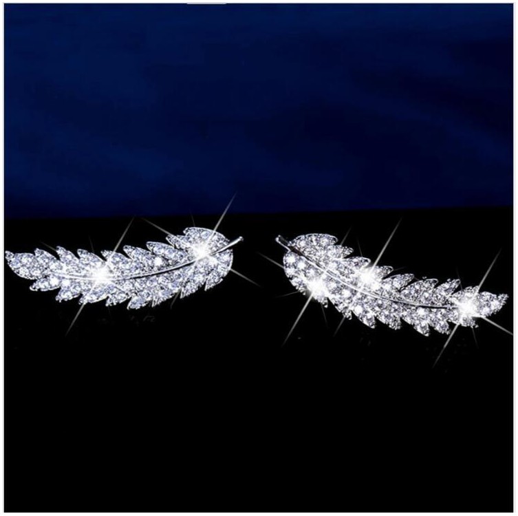 Fashion Micro Inlaid Zircon Diamond Leaf Shaped Alloy Ear Stud Earrings display picture 3