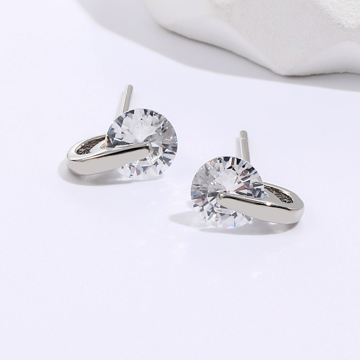 Fashion Small Simple Copper Plating 18k White Gold Color Zircon Ear Stud Earrings display picture 3