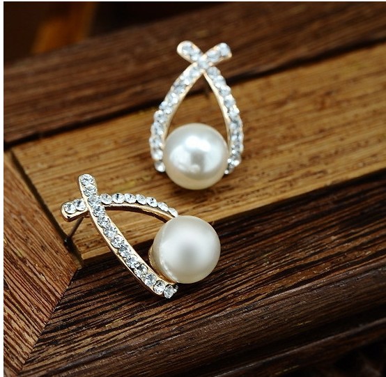 Mode Croix Strass Perle Brillant Diamant Alliage Oreille Goujons display picture 1