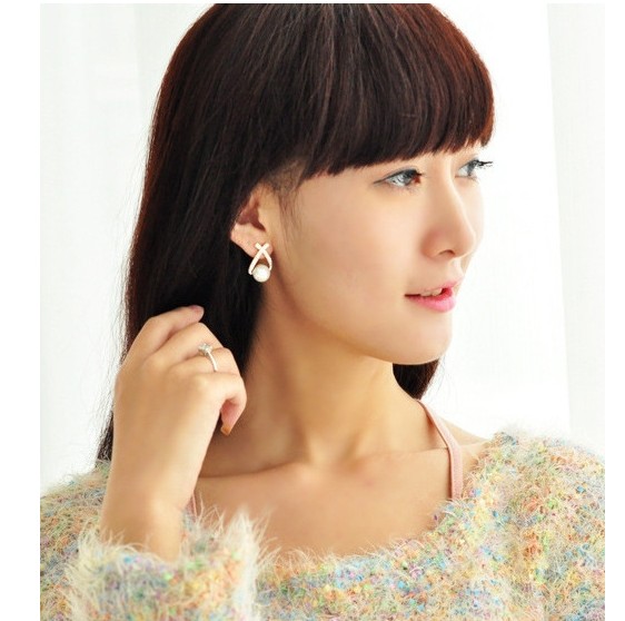 Fashion Cross Rhinestone Pearl Shiny Diamond Alloy Ear Studs display picture 2