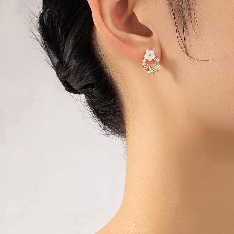 2022 Neue Mode Girlande Frauen Micro-intarsien Kristall Perle Legierung Ohrringe display picture 1