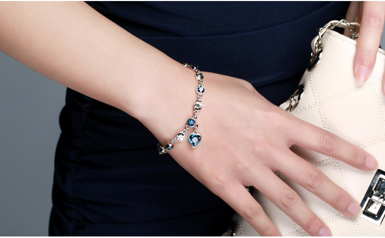 New Fashion Heart Shape Decor Rhinestone Inlaid Bracelet display picture 3