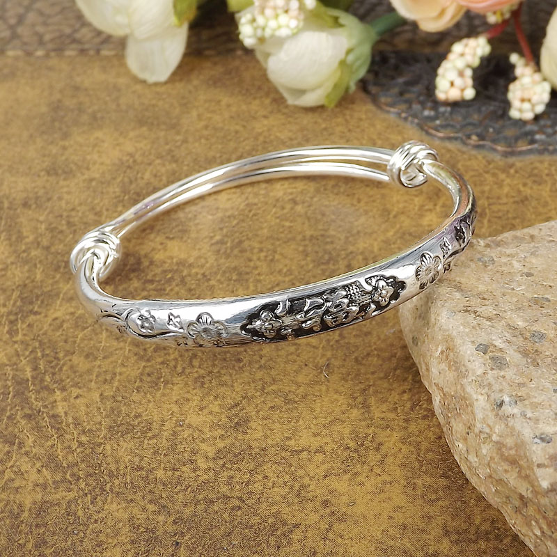 Retro Silver Distressed Carved Bangle Ornament Push-pull Adjustable Alloy Bracelet display picture 1