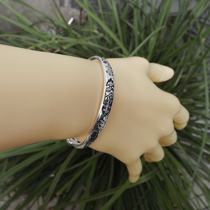 Retro Silver Distressed Carved Bangle Ornament Push-pull Adjustable Alloy Bracelet display picture 4