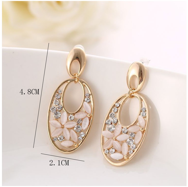 Fashion Elegant Hollow Oval Rhinestone Inlaid Opal Flower Stud Earrings display picture 5
