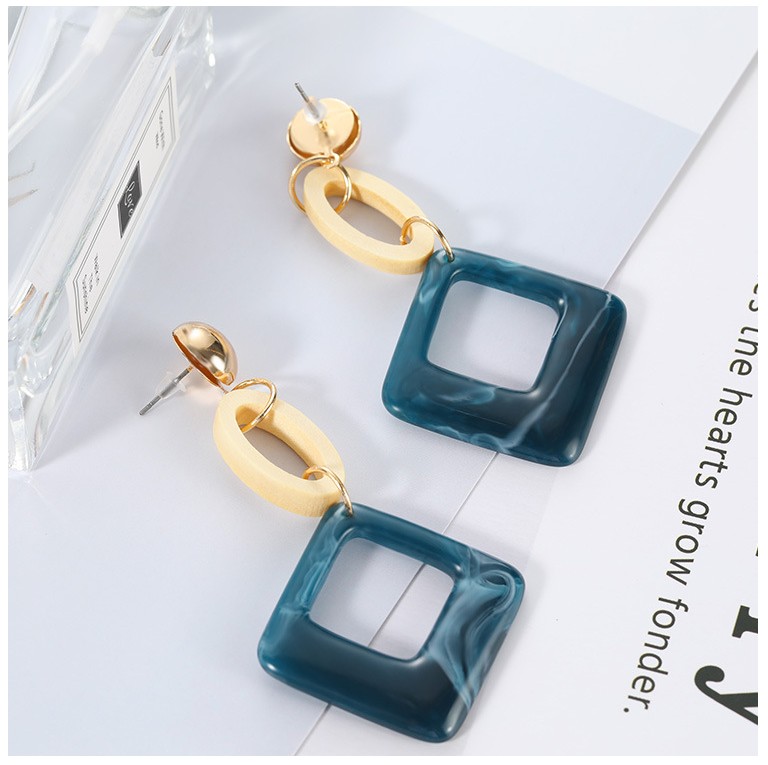 New Fashion Elegant Geometric Rhombic Resin Ear Studs display picture 2