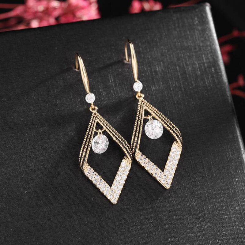 2022 New Fashion Elegant Rectangular Geometric Diamond Jeweled Earrings display picture 2