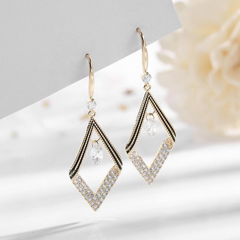 2022 New Fashion Elegant Rectangular Geometric Diamond Jeweled Earrings display picture 3