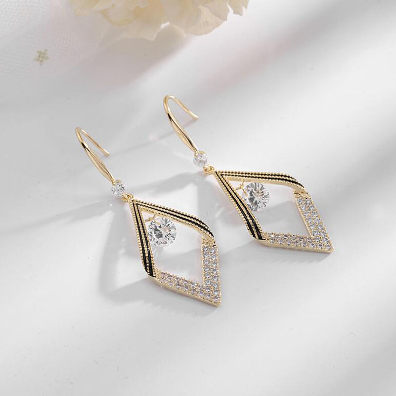 2022 New Fashion Elegant Rectangular Geometric Diamond Jeweled Earrings display picture 4