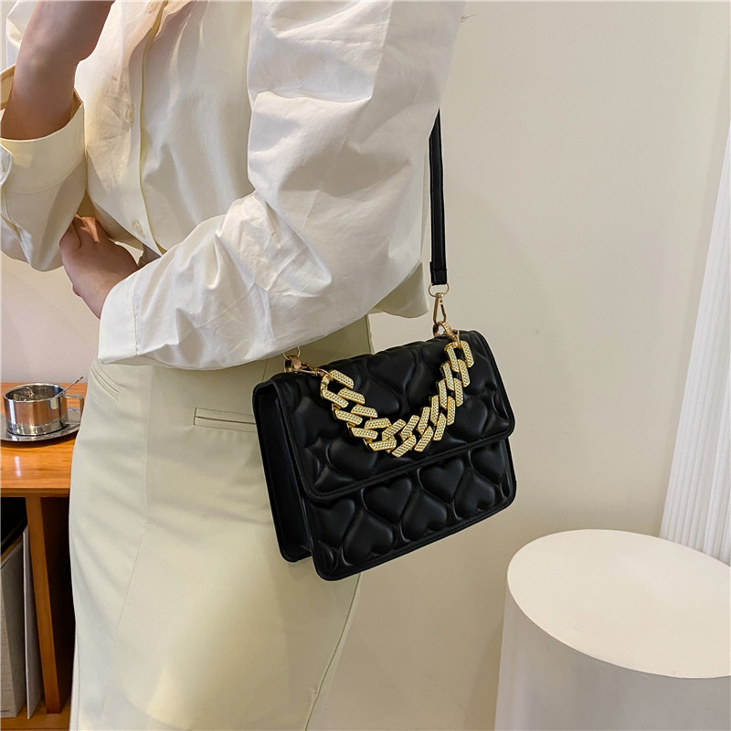 Fashion Heart Shape Chain Small Handbag Shoulder Messenger Bag display picture 1