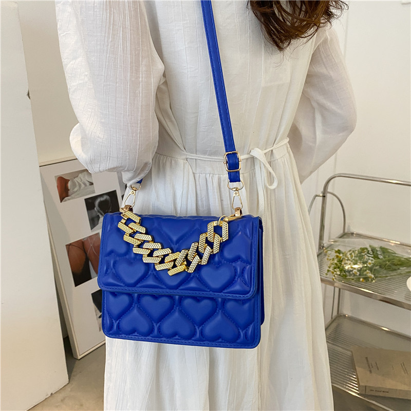 Fashion Heart Shape Chain Small Handbag Shoulder Messenger Bag display picture 5
