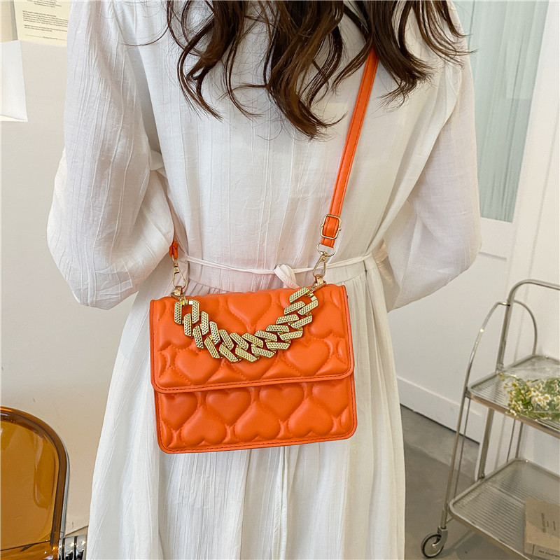 Fashion Heart Shape Chain Small Handbag Shoulder Messenger Bag display picture 7