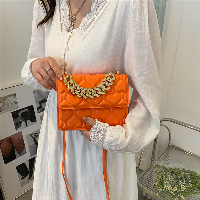 Fashion Heart Shape Chain Small Handbag Shoulder Messenger Bag display picture 8