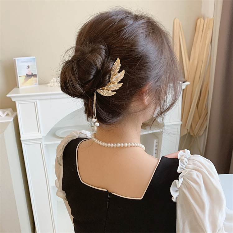 Fashion Elegant Geometric Pearl Tassel Pendant Hairpin Female display picture 7
