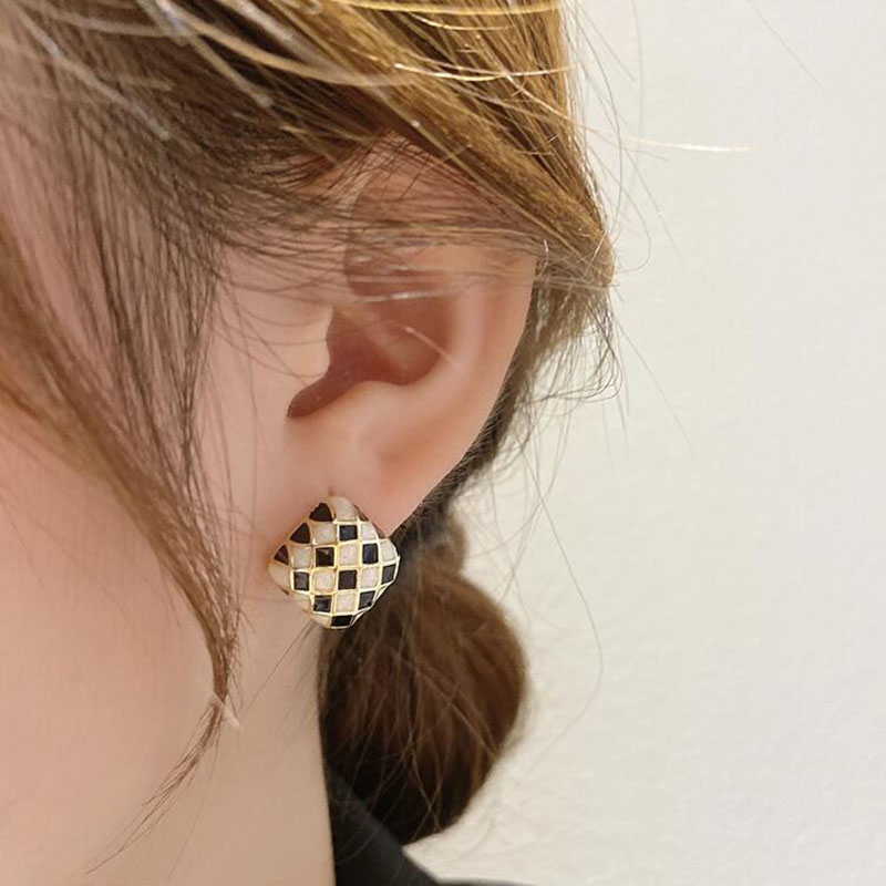 Fashion Black And White Chessboard Plaid Alloy Ear Studs display picture 4