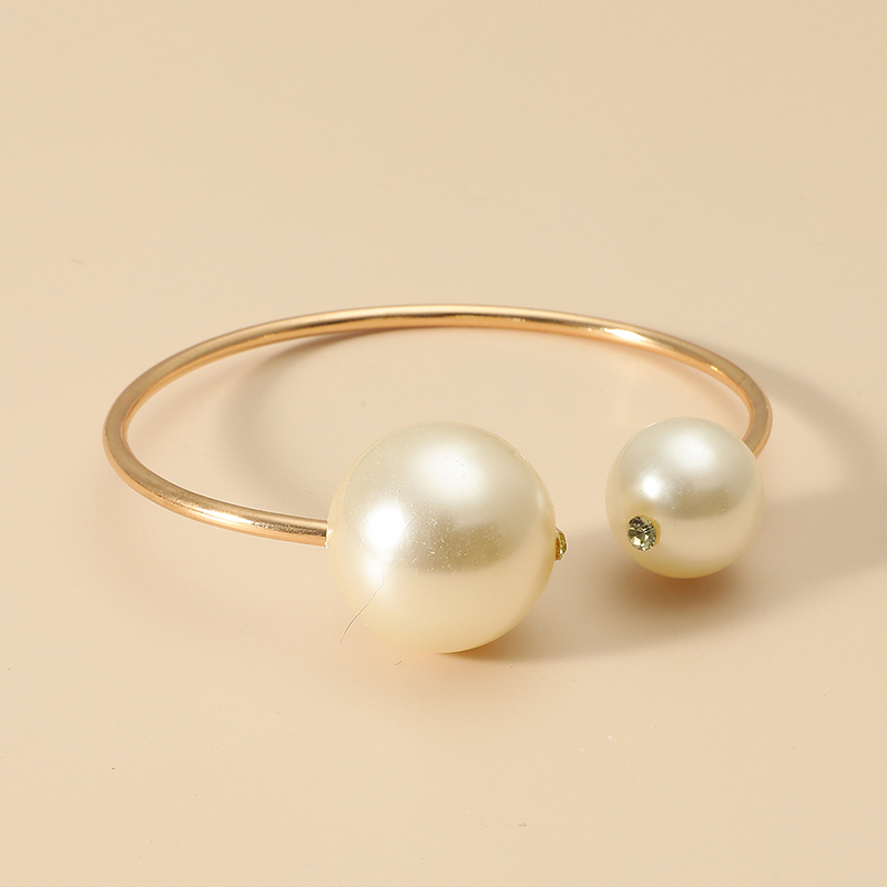 Fashion Geometric Imitation Pearl Inlaid Pearls Artificial Pearls Women's Bangle display picture 1
