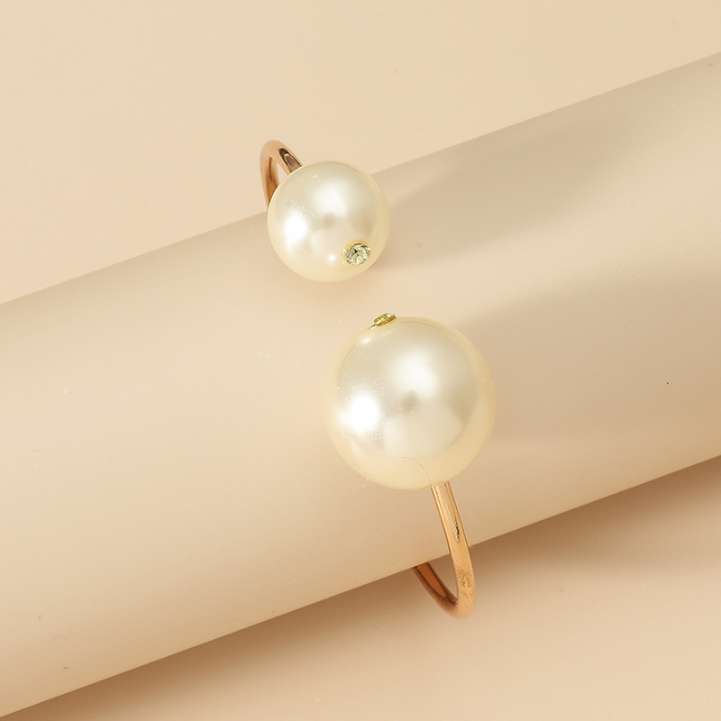 Fashion Geometric Imitation Pearl Inlaid Pearls Artificial Pearls Women's Bangle display picture 2