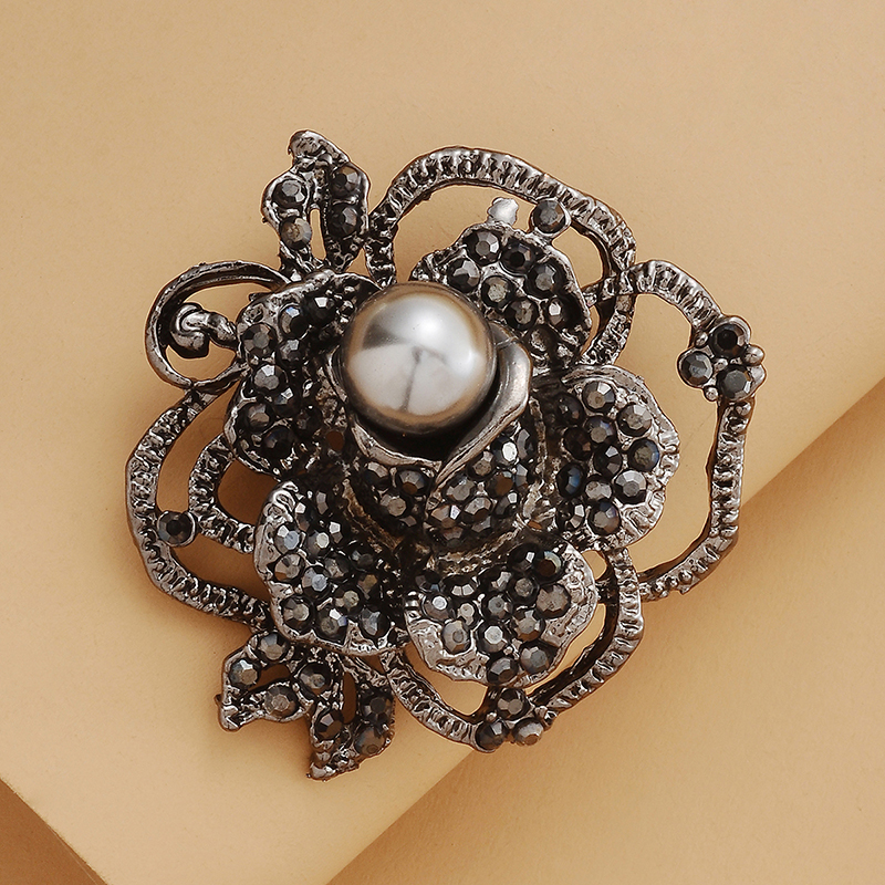 Fashion Vintage Black Rhinestone Pearl Inlaid Big Bow Flower Brooch display picture 6