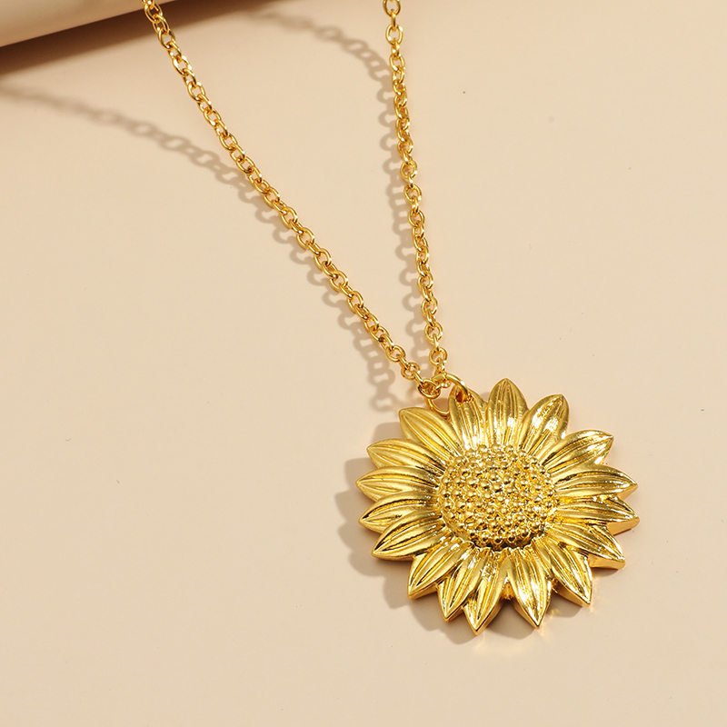 New Simple Cute Golden Sunflower Pendant Clavicle Chain Necklace display picture 5
