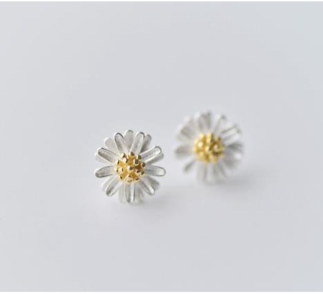 Mode Einfache Kleine Daisy Sunflower Chrysantheme Ohr Bolzen Großhandel display picture 4