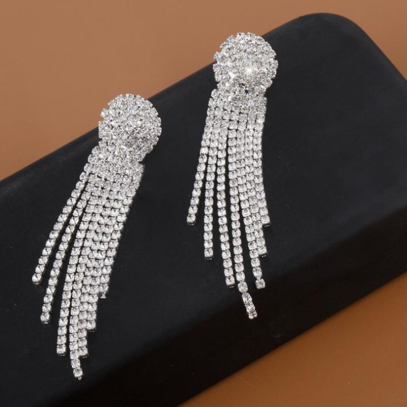 2022 New Fashion Elegant Long Fringe Rhinestone Inlaid Earrings display picture 4